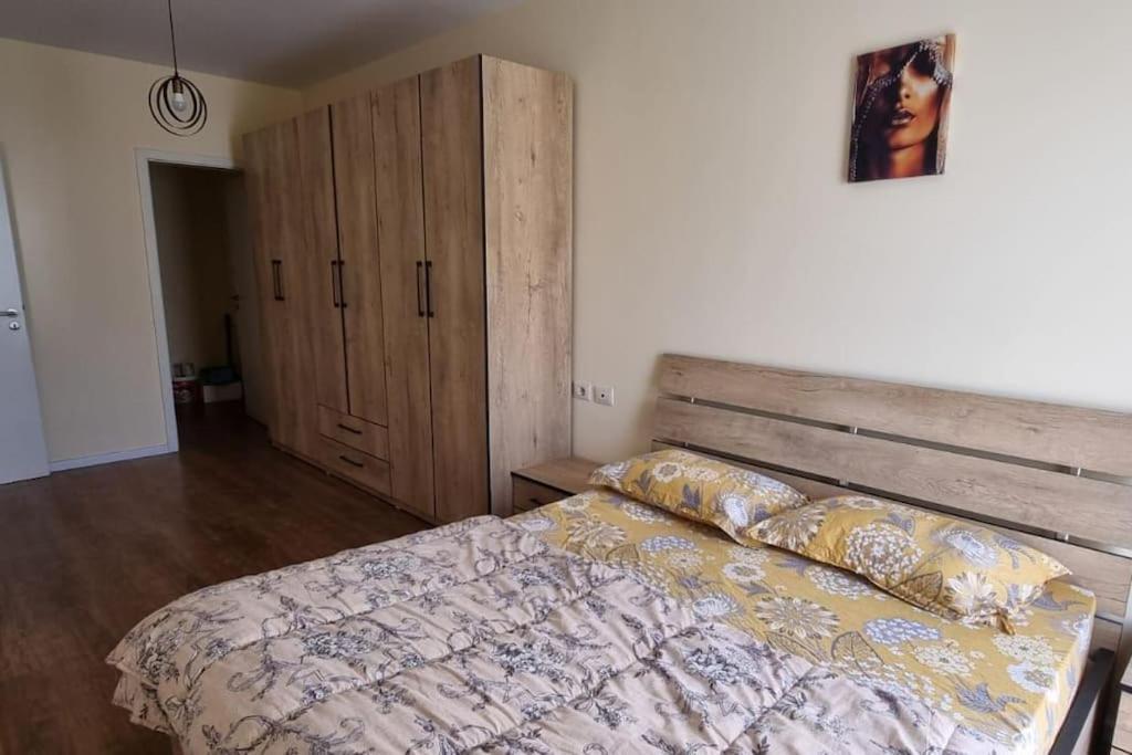 New & Great Located Apartment Near Center Tirana Bagian luar foto