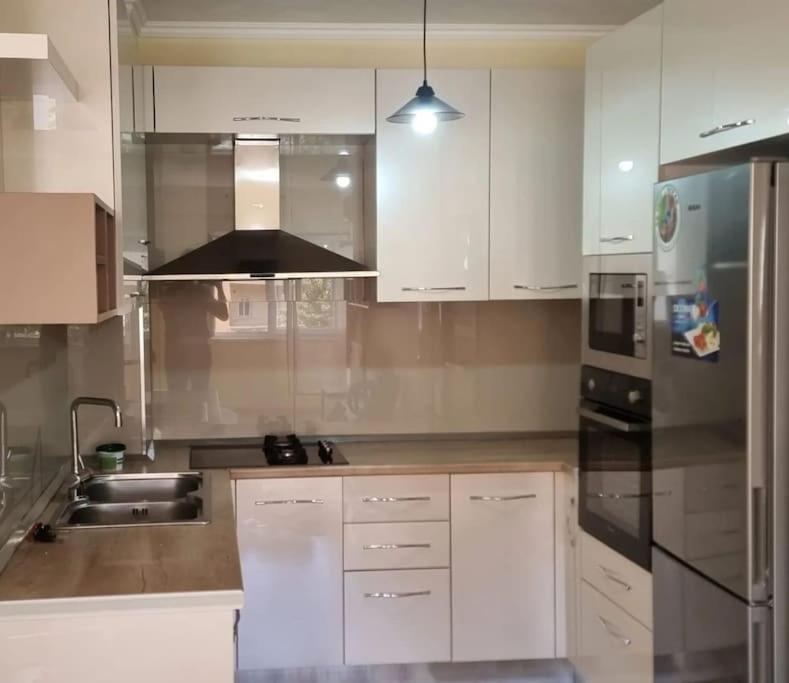 New & Great Located Apartment Near Center Tirana Bagian luar foto