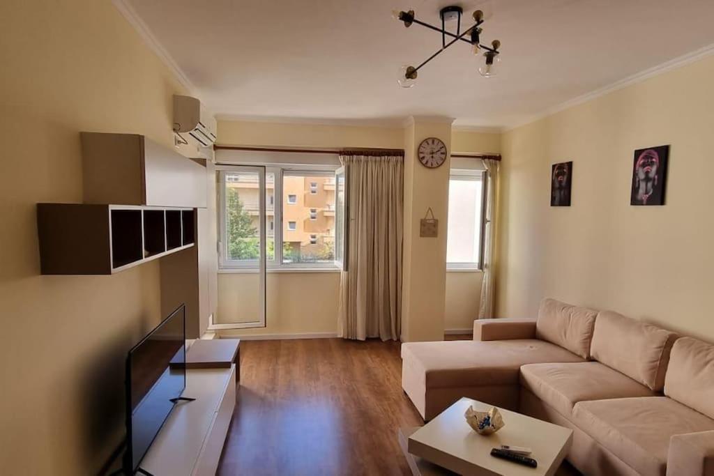 New & Great Located Apartment Near Center Tirana Bagian luar foto