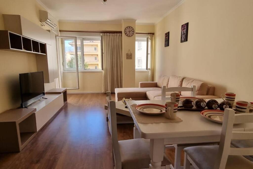 New & Great Located Apartment Near Center Tirana Bagian luar foto