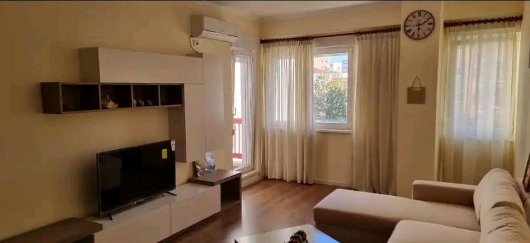 New & Great Located Apartment Near Center Tirana Bagian luar foto